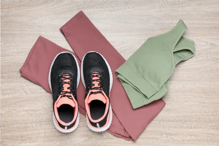 Comment choisir sa tenue de sport : matières, coupe et confort pour l'entraînement